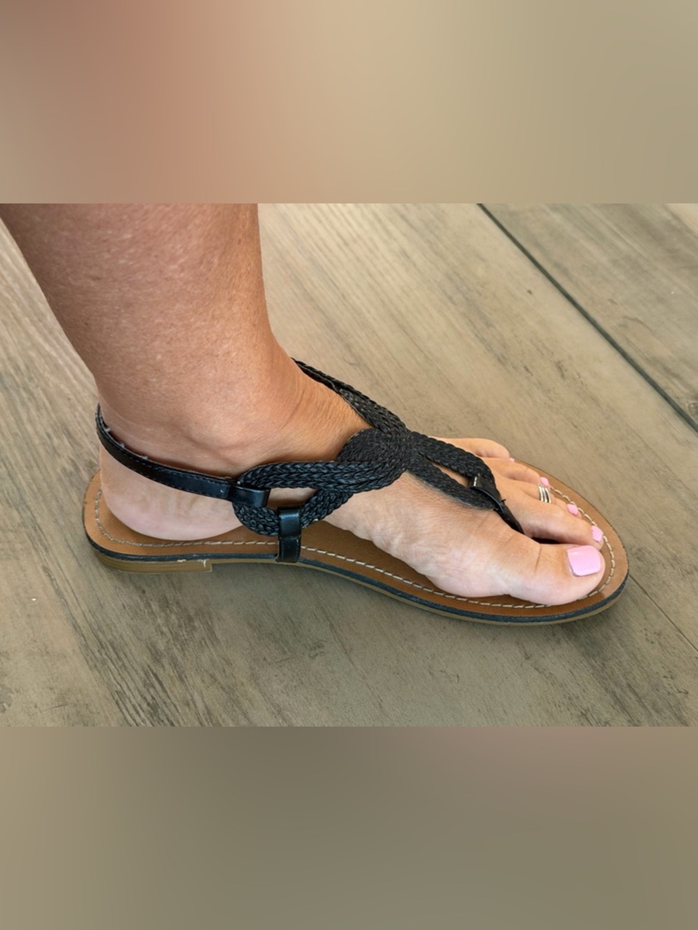 Women’s Black Sandal ~7